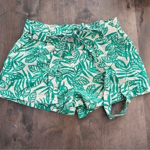 Cali1850 High-Rise Paperbag Leaf-Print Shorts in Green